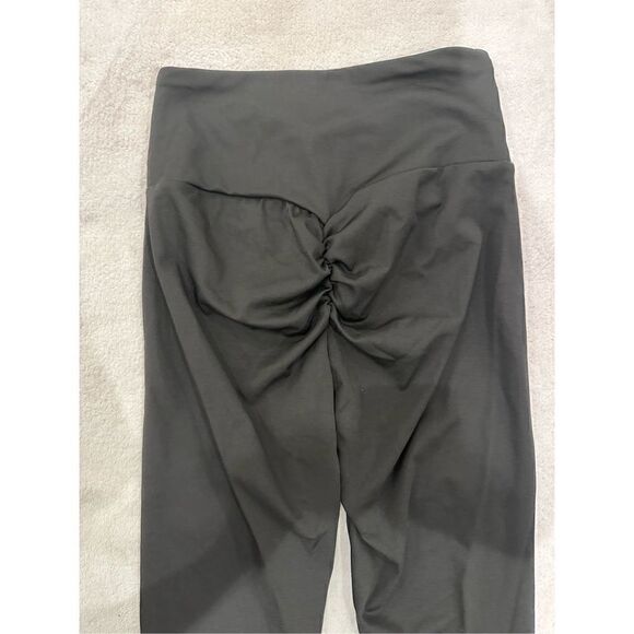 Black legging , butt lifting scrunched in back size S - Picture 6 of 6